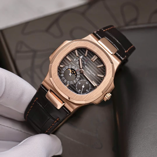 Patek Philippe Nautilus 40mm Ref. 5712R-001