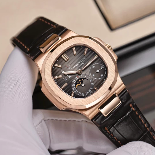 Patek Philippe Nautilus 40mm Ref. 5712R-001