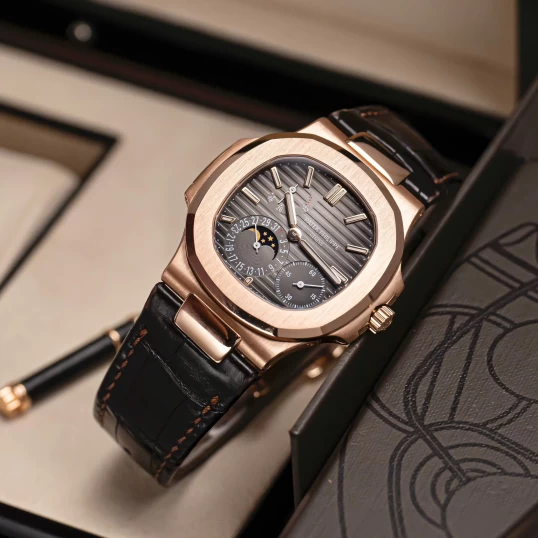 Patek Philippe Nautilus 40mm Ref. 5712R-001