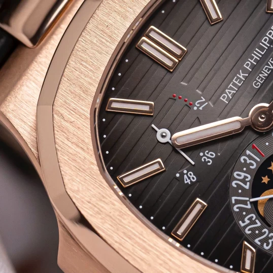 Patek Philippe Nautilus 40mm Ref. 5712R-001