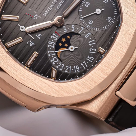 Patek Philippe Nautilus 40mm Ref. 5712R-001