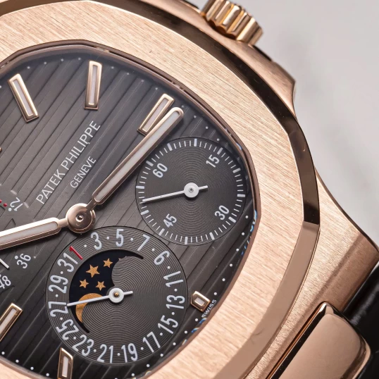 Patek Philippe Nautilus 40mm Ref. 5712R-001