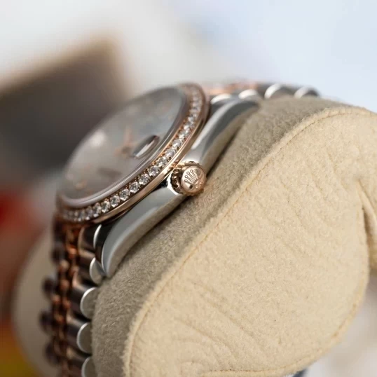Rolex Oyster Perpetual Datejust 31mm – Ref. 278381RBR – White MOP Diamond Dial