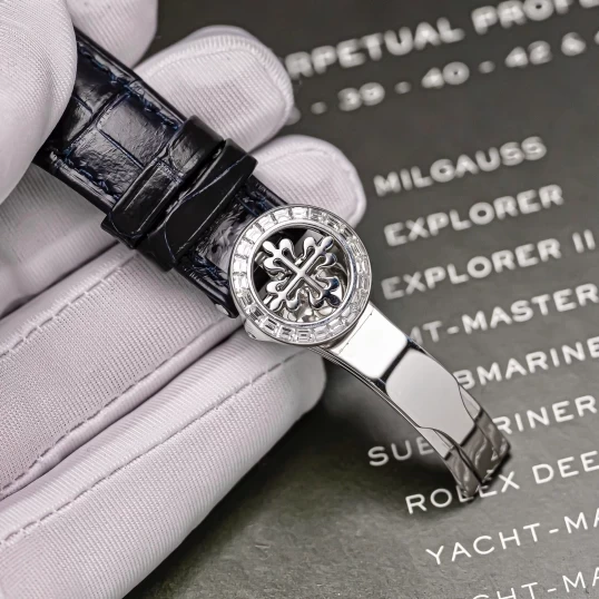 Patek Philippe Complications Chronograph Annual Calendar 40.5mm – Ref. 5961P-001 – Blue Opaline Dial