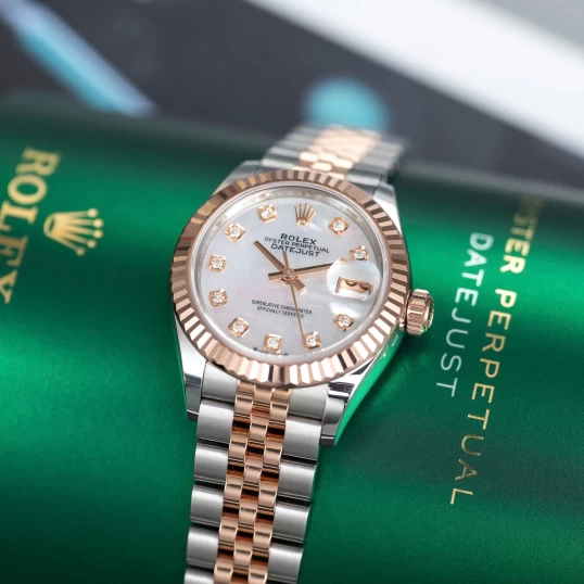 Rolex Oyster Perpetual Lady-Datejust 28mm – Ref. 279171 – White MOP Diamond Dial