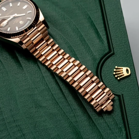 Rolex Oyster Perpetual Day-Date 40mm – Ref. 228235 – Chocolate Baguette Diamond Dial