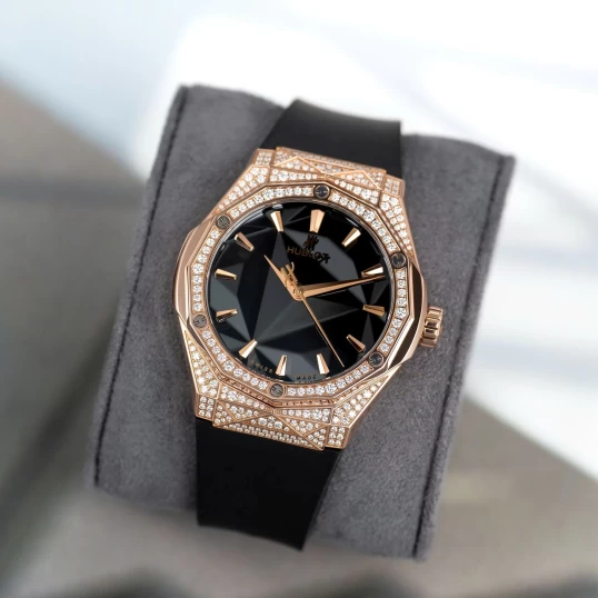 Hublot Classic Fusion Orlinski King Gold Pavé 40mm Ref. 550.OS.1800.RX.1604.ORL19 – Black Dial