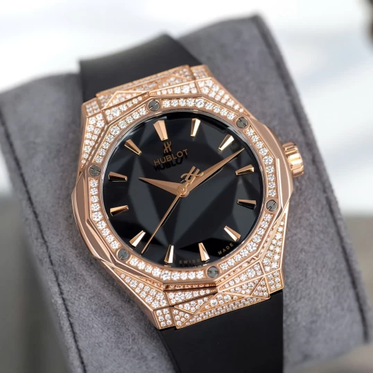 Hublot Classic Fusion Orlinski King Gold Pavé 40mm Ref. 550.OS.1800.RX.1604.ORL19 – Black Dial