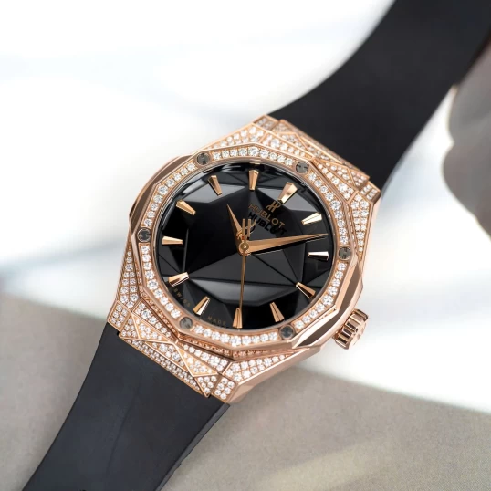 Hublot Classic Fusion Orlinski King Gold Pavé 40mm Ref. 550.OS.1800.RX.1604.ORL19 – Black Dial