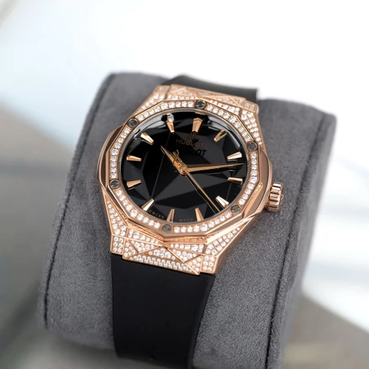 Hublot Classic Fusion Orlinski King Gold Pavé 40mm Ref. 550.OS.1800.RX.1604.ORL19 – Black Dial