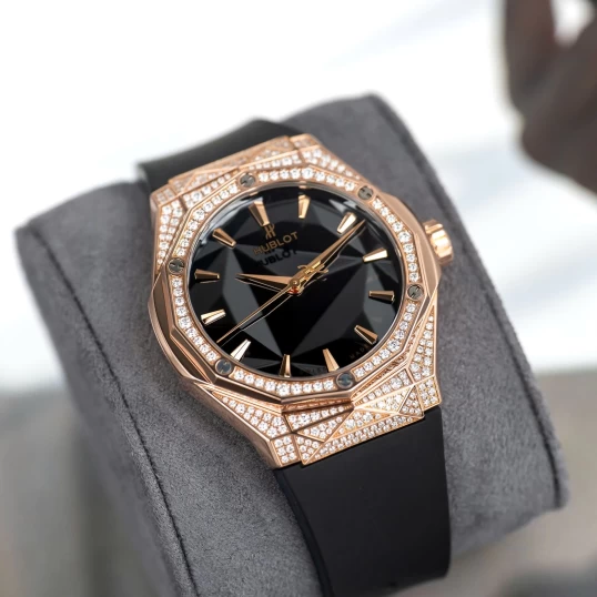 Hublot Classic Fusion Orlinski King Gold Pavé 40mm Ref. 550.OS.1800.RX.1604.ORL19 – Black Dial