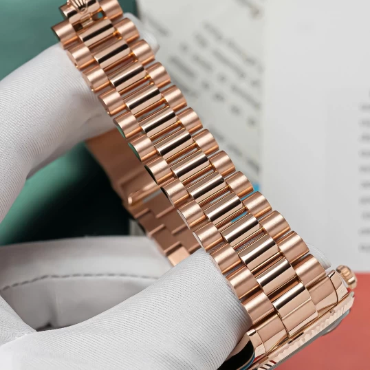 Rolex Oyster Perpetual Day-Date 36mm Ref. 118235 – Chocolate Diamond Ruby Dial