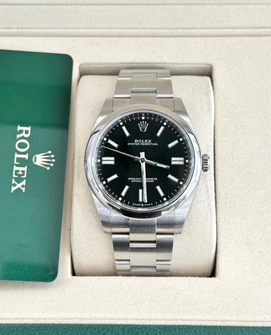 Rolex Oyster Perpetual 41mm Ref. 124300 – Black Dial