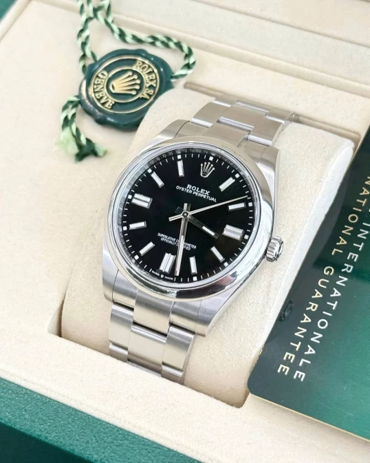 Rolex Oyster Perpetual 41mm Ref. 124300 – Black Dial