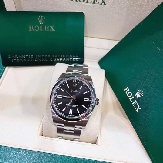 Rolex Oyster Perpetual 41mm Ref. 124300 – Black Dial