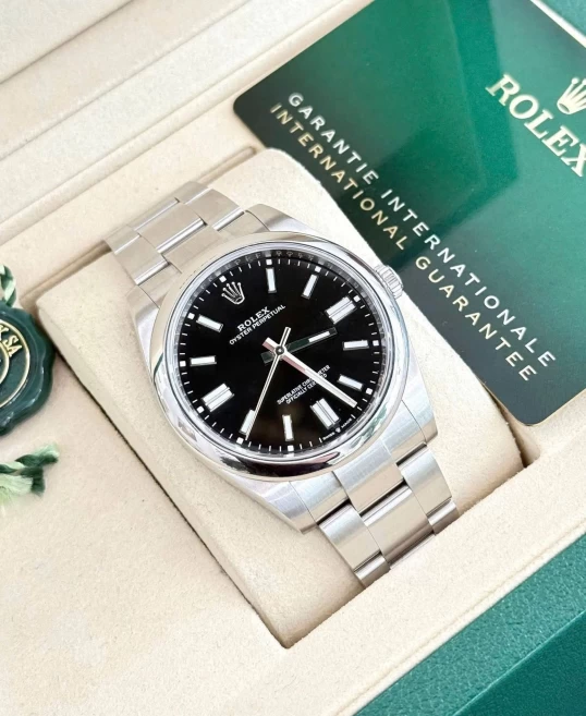 Rolex Oyster Perpetual 41mm Ref. 124300 – Black Dial