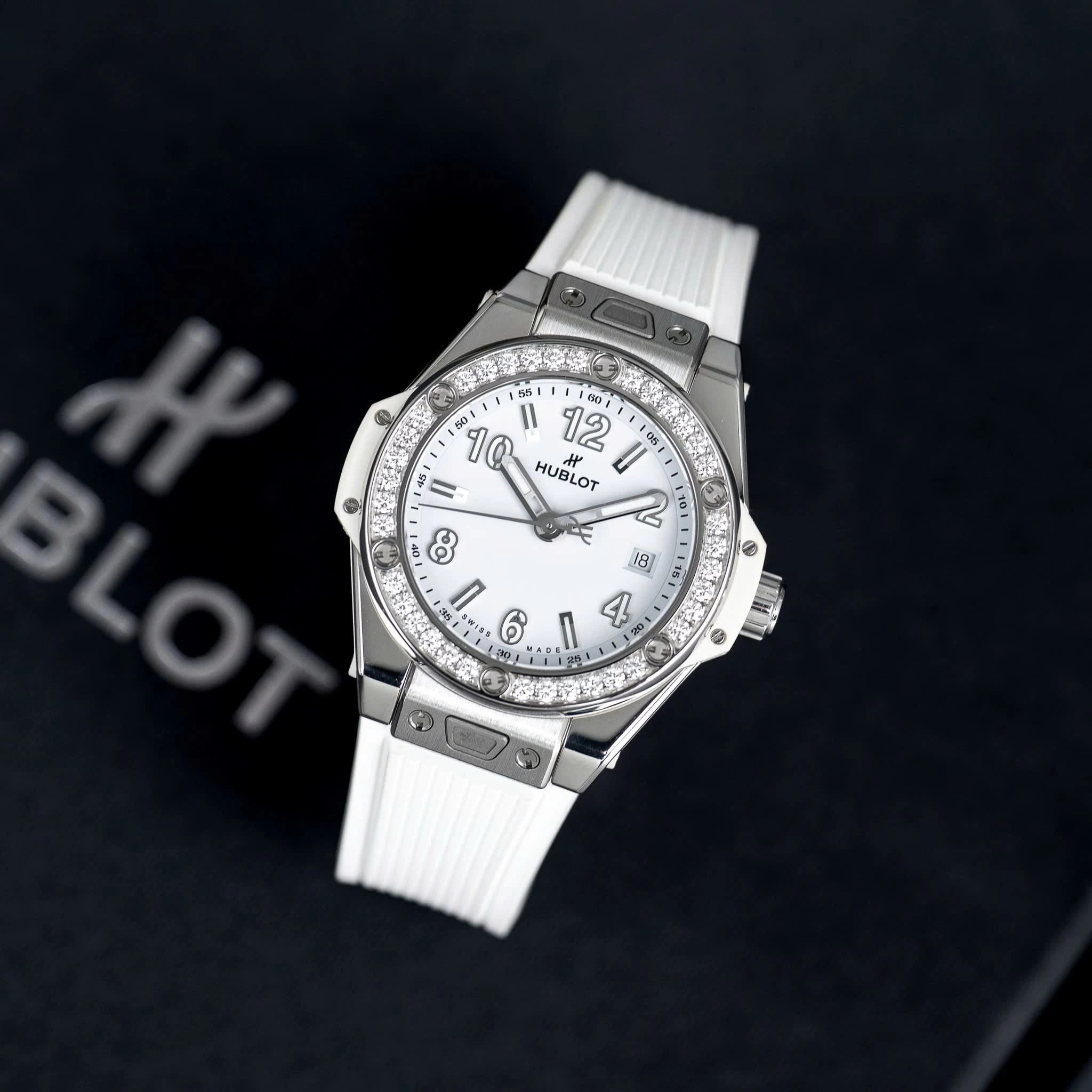 Hublot Big Bang One Click Steel White Diamonds 33mm Ref. 485.SE.2010.RW.1204 – White Dial