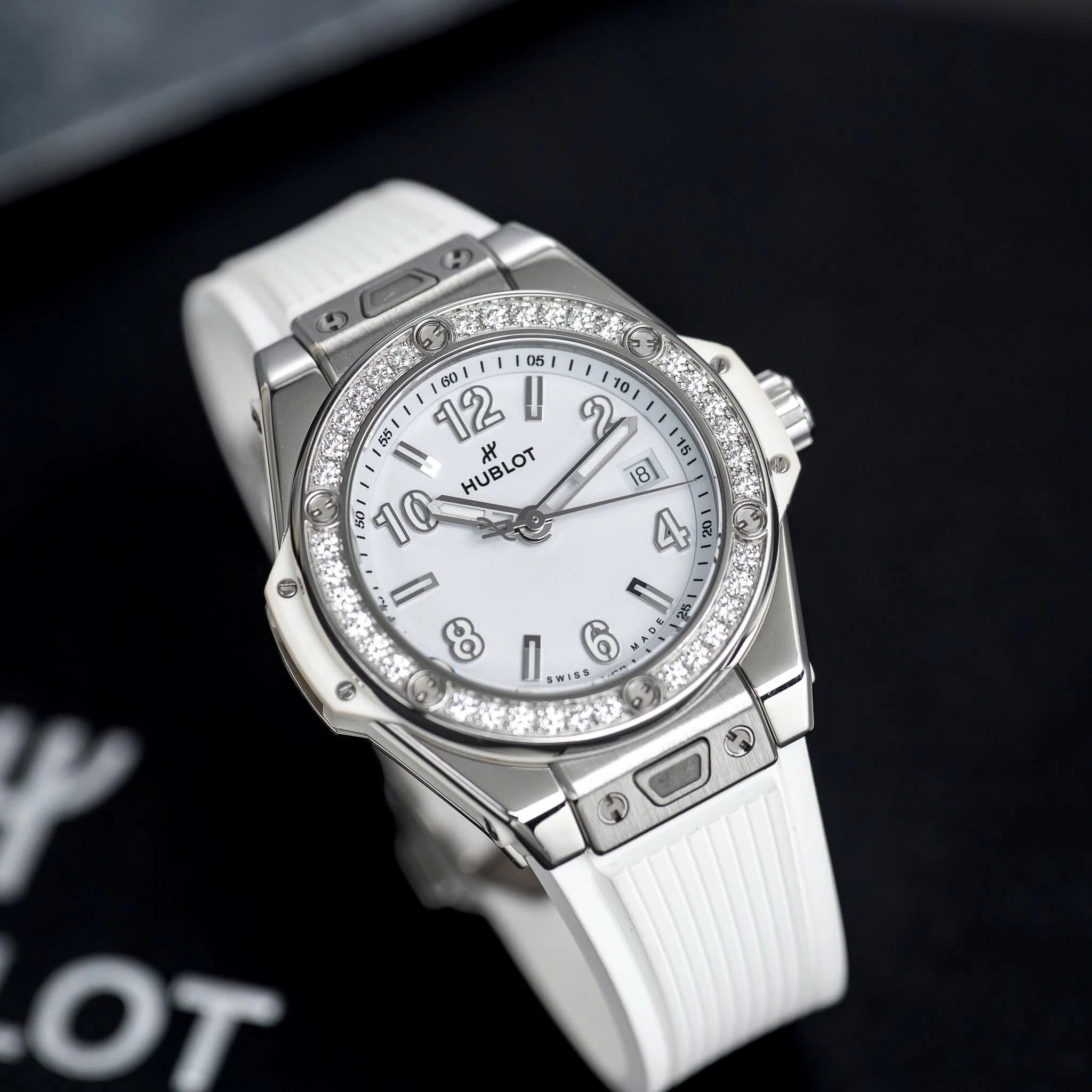 Hublot Big Bang One Click Steel White Diamonds 33mm Ref. 485.SE.2010.RW.1204 – White Dial