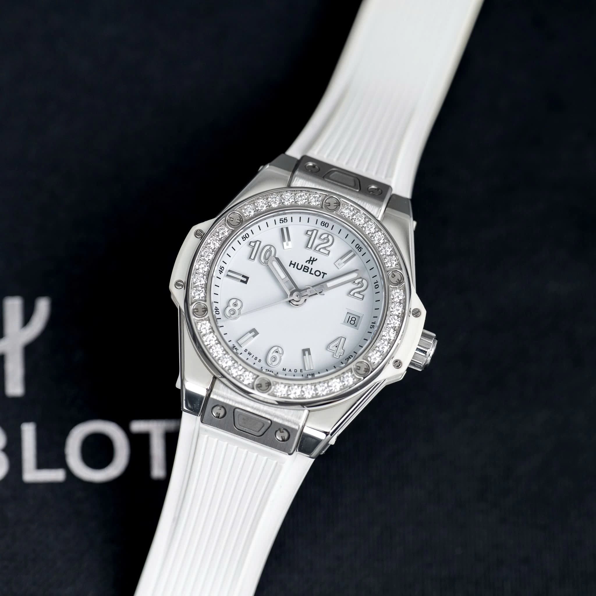 Hublot Big Bang One Click Steel White Diamonds 33mm Ref. 485.SE.2010.RW.1204 – White Dial