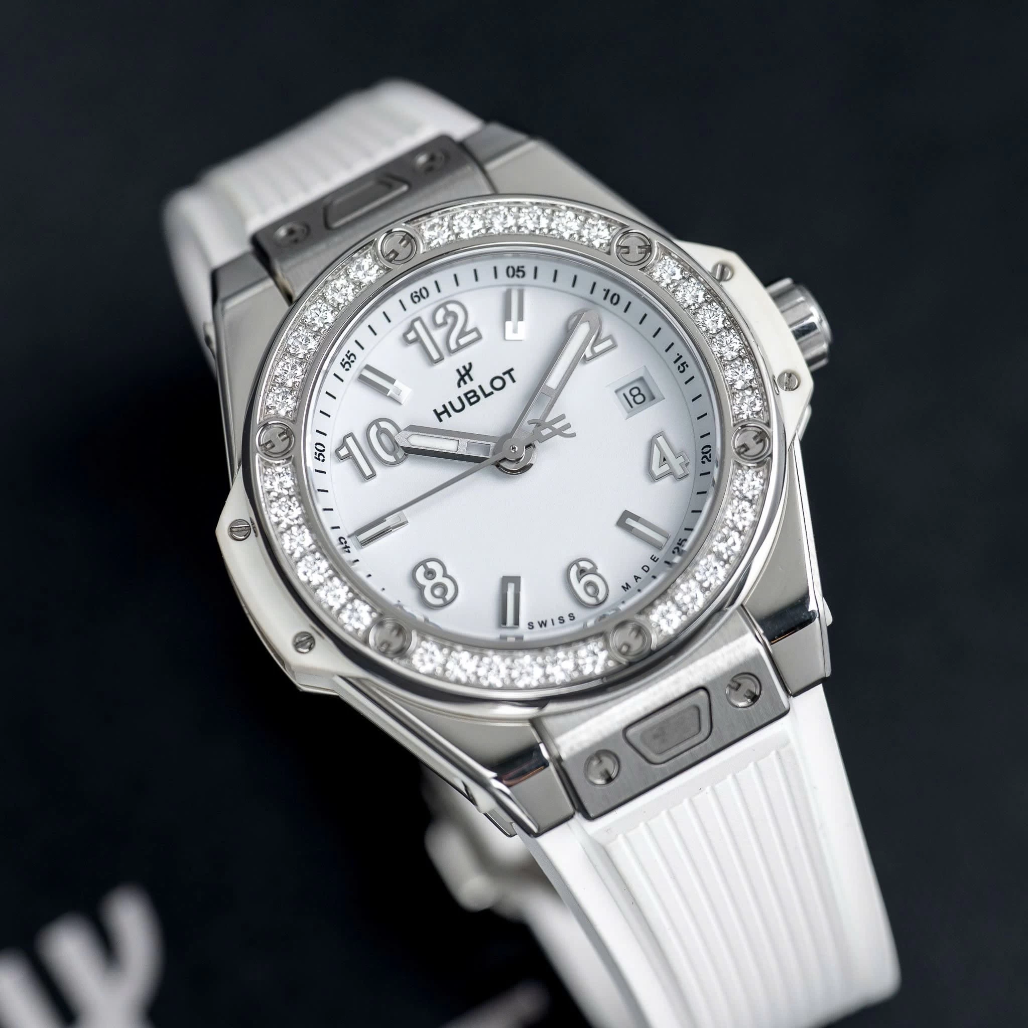 Hublot Big Bang One Click Steel White Diamonds 33mm Ref. 485.SE.2010.RW.1204 – White Dial