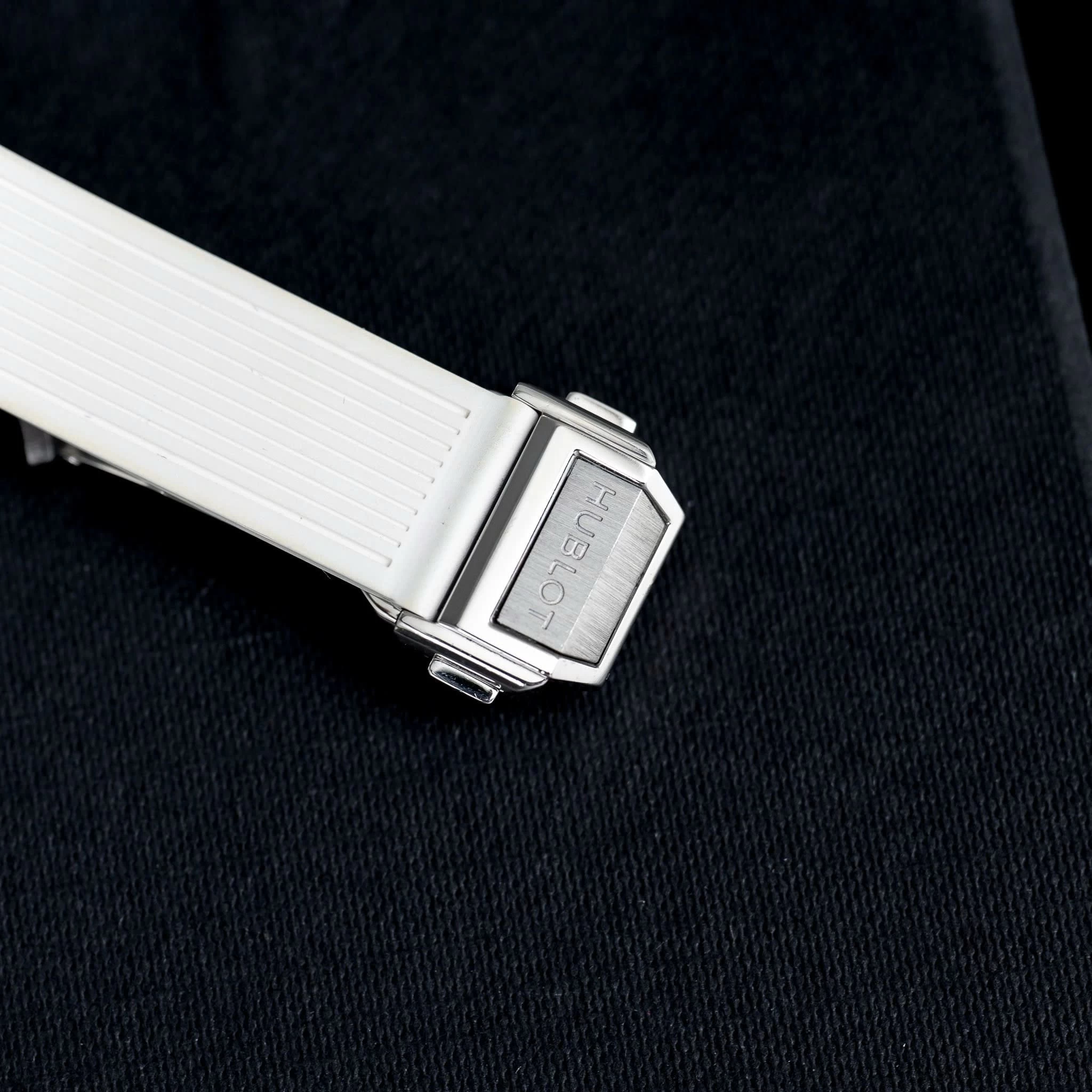 Hublot Big Bang One Click Steel White Diamonds 33mm Ref. 485.SE.2010.RW.1204 – White Dial