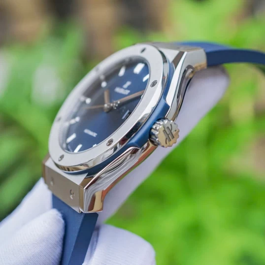 Hublot Classic Fusion Titanium Blue 42mm Ref. 542.NX.7170.RX – Blue Sunray Dial