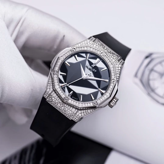 Hublot Classic Fusion Orlinski Titan Pavé 40mm Ref. 550.NS.1800.RX.1604.ORL19 – Black Faceted Dial