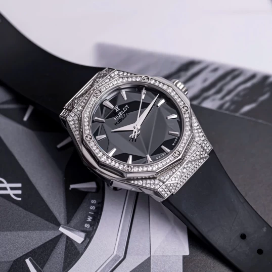 Hublot Classic Fusion Orlinski Titan Pavé 40mm Ref. 550.NS.1800.RX.1604.ORL19 – Black Faceted Dial