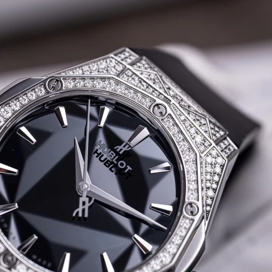 Hublot Classic Fusion Orlinski Titan Pavé 40mm Ref. 550.NS.1800.RX.1604.ORL19 – Black Faceted Dial