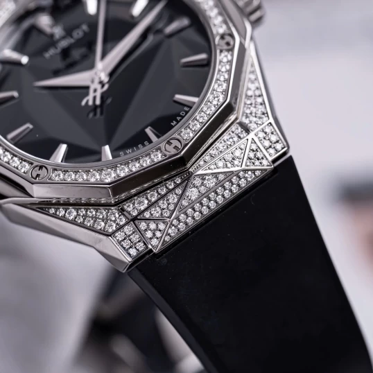 Hublot Classic Fusion Orlinski Titan Pavé 40mm Ref. 550.NS.1800.RX.1604.ORL19 – Black Faceted Dial