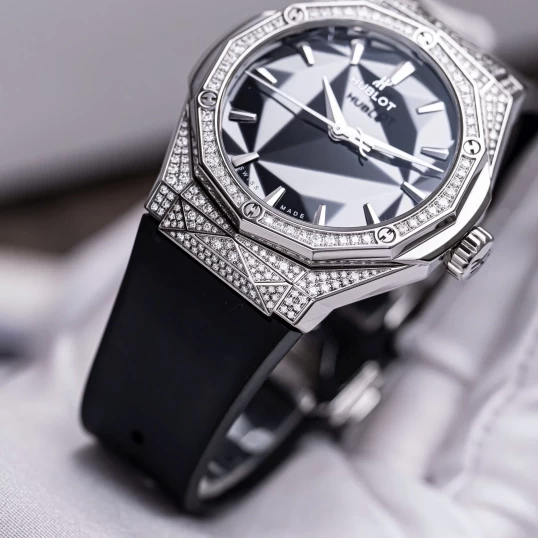 Hublot Classic Fusion Orlinski Titan Pavé 40mm Ref. 550.NS.1800.RX.1604.ORL19 – Black Faceted Dial