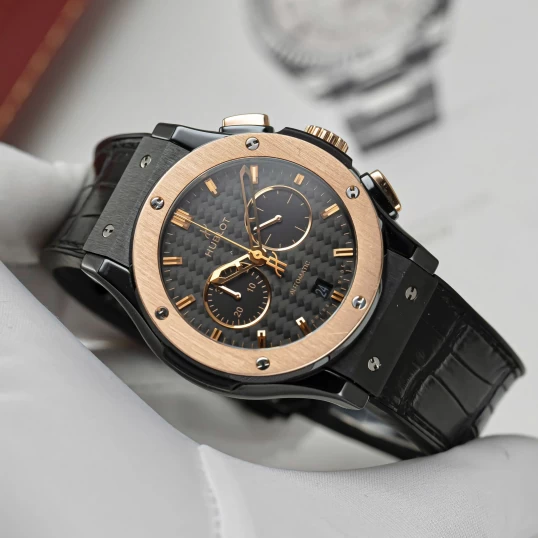 Hublot Classic Fusion Chronograph 42mm Ref. 541.CO.1780.RX – Carbon Dial
