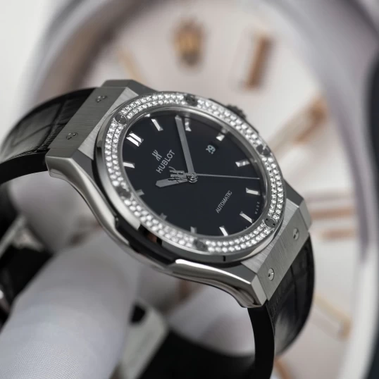 Hublot Classic Fusion 42mm Ref. 542.NX.1171.RX – Black Dial Diamond Bezel (Custom Diamond)