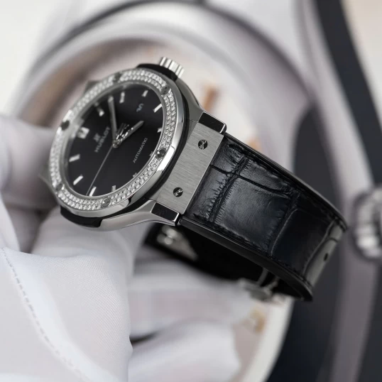Hublot Classic Fusion 42mm Ref. 542.NX.1171.RX – Black Dial Diamond Bezel (Custom Diamond)