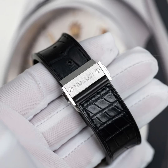 Hublot Classic Fusion 42mm Ref. 542.NX.1171.RX – Black Dial Diamond Bezel (Custom Diamond)