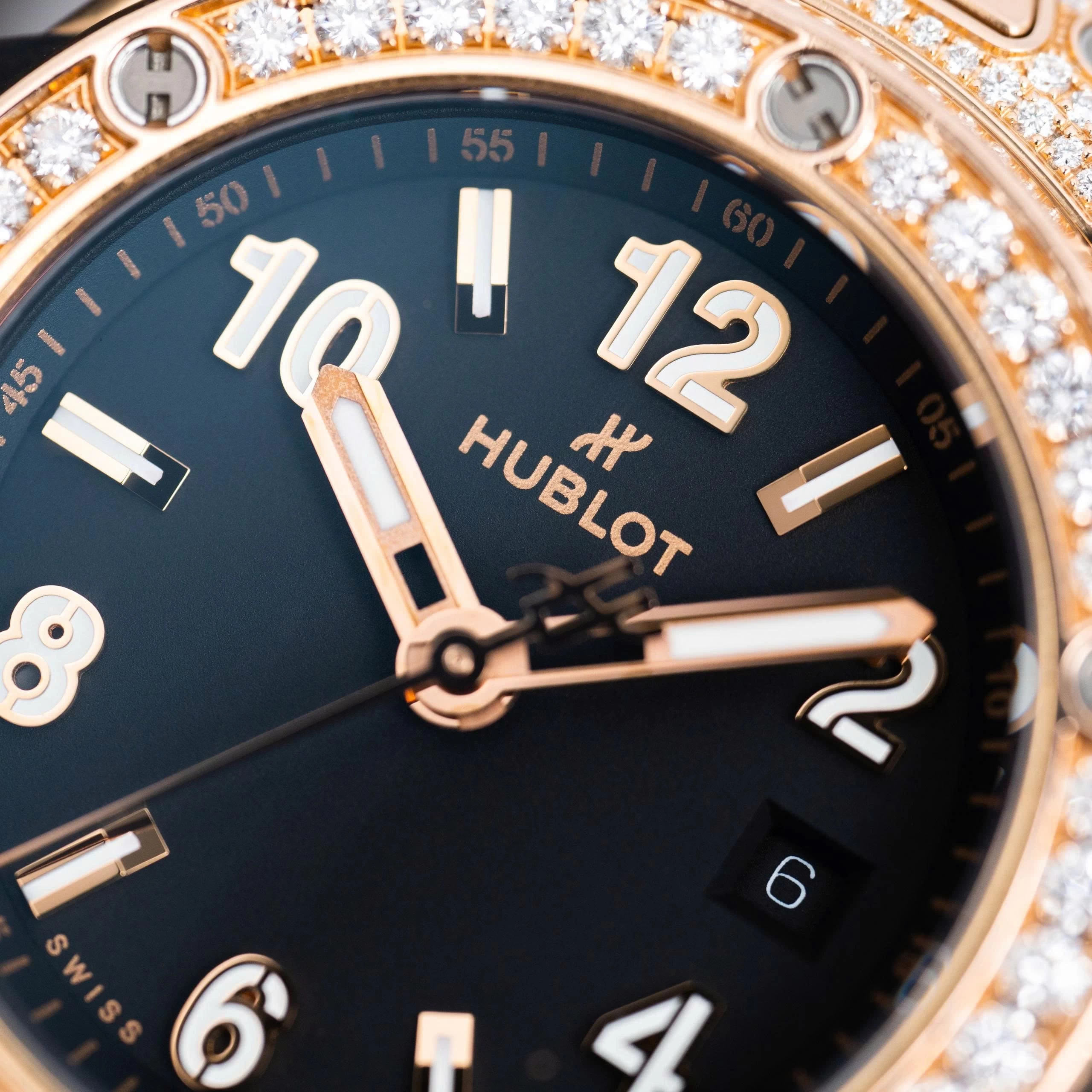 Hublot Big Bang One Click King Gold Pavé 33mm Ref. 485.OX.1180.RX.1604 – Black Dial
