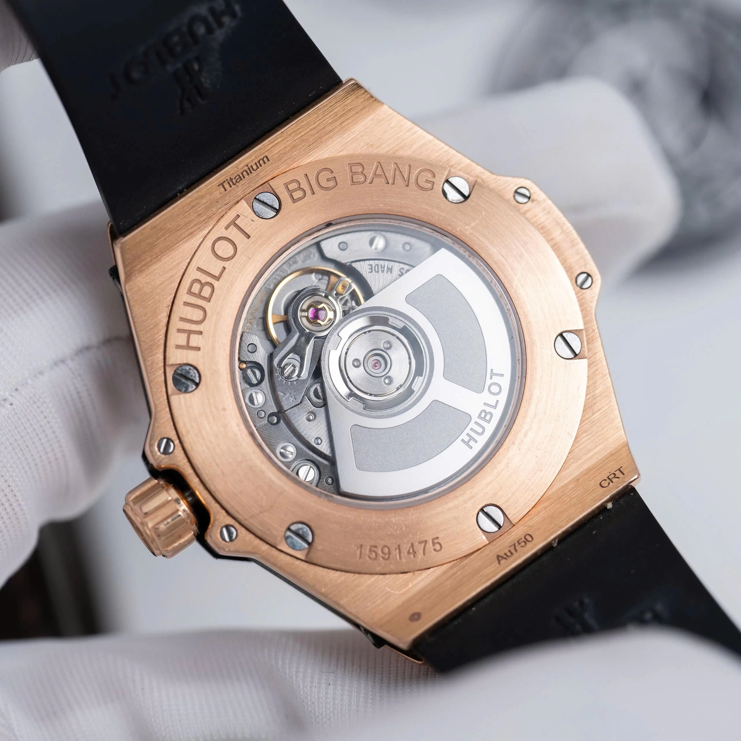 Hublot Big Bang One Click King Gold Pavé 33mm Ref. 485.OX.1180.RX.1604 – Black Dial