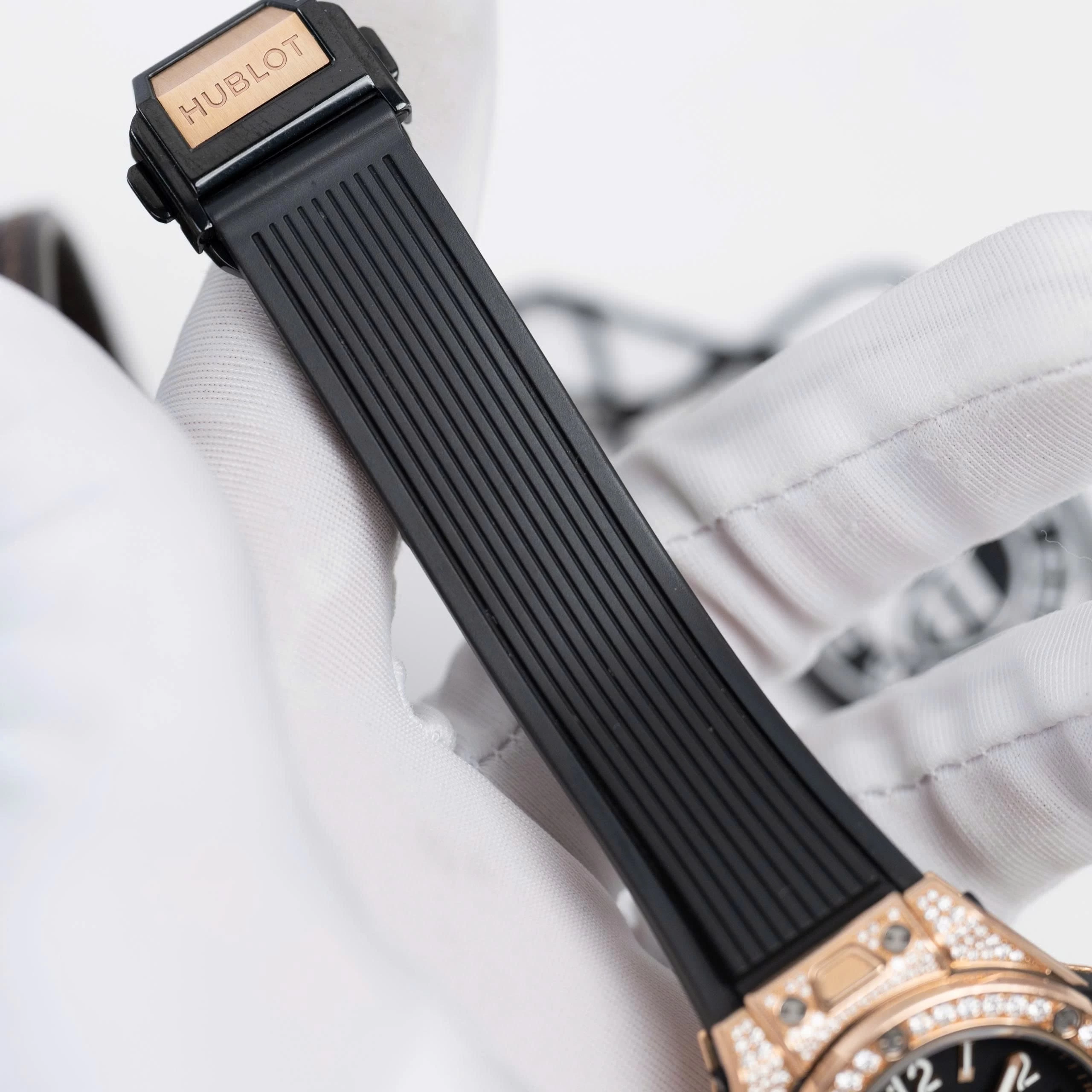 Hublot Big Bang One Click King Gold Pavé 33mm Ref. 485.OX.1180.RX.1604 – Black Dial