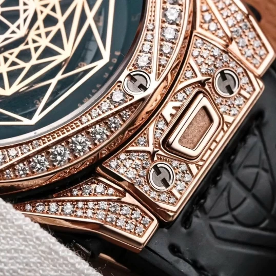 Hublot Big Bang Sang Bleu King Gold Pavé 39mm Ref. 465.OS.1118.VR.1704.MXM18