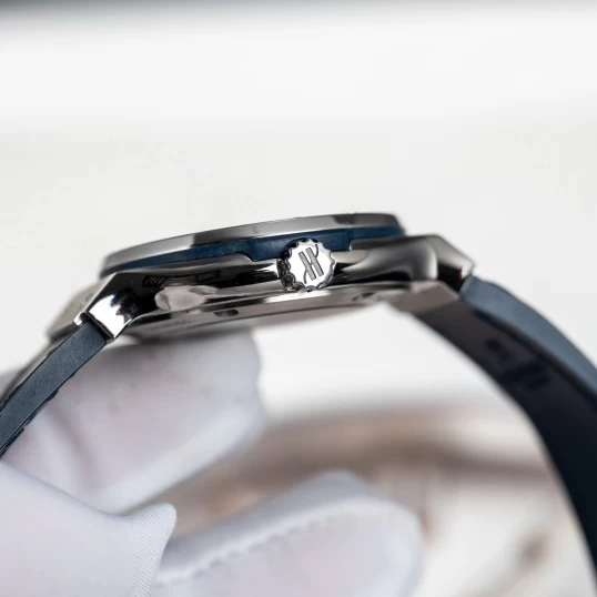 Hublot Classic Fusion 38mm Ref. 565.NX.7170.LR "Custom Diamond Bezel" – Blue Dial