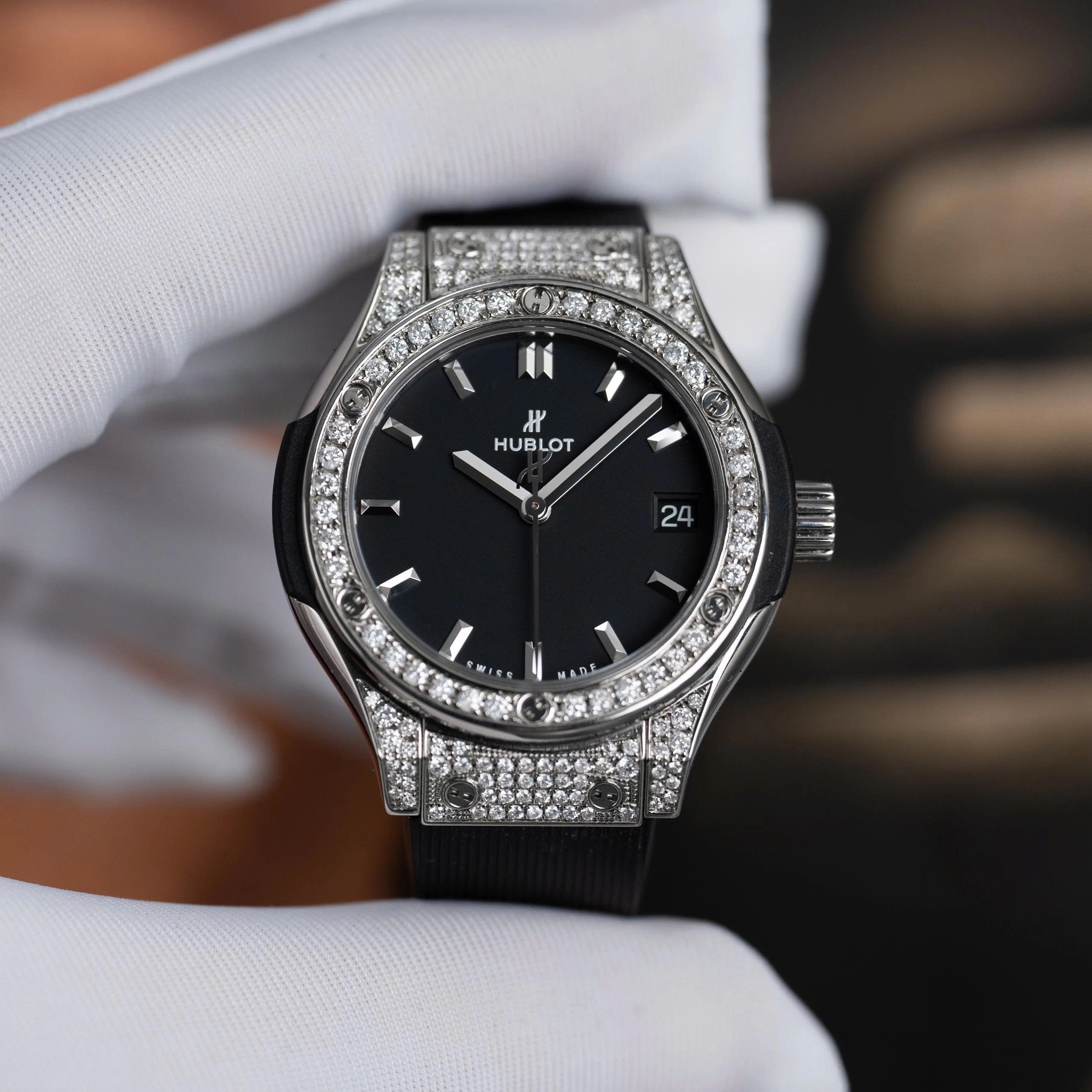 Hublot Classic Fusion Titanium 33mm Ref. 581.NX.1171.RX "Custom Full Pavé" – Black Dial
