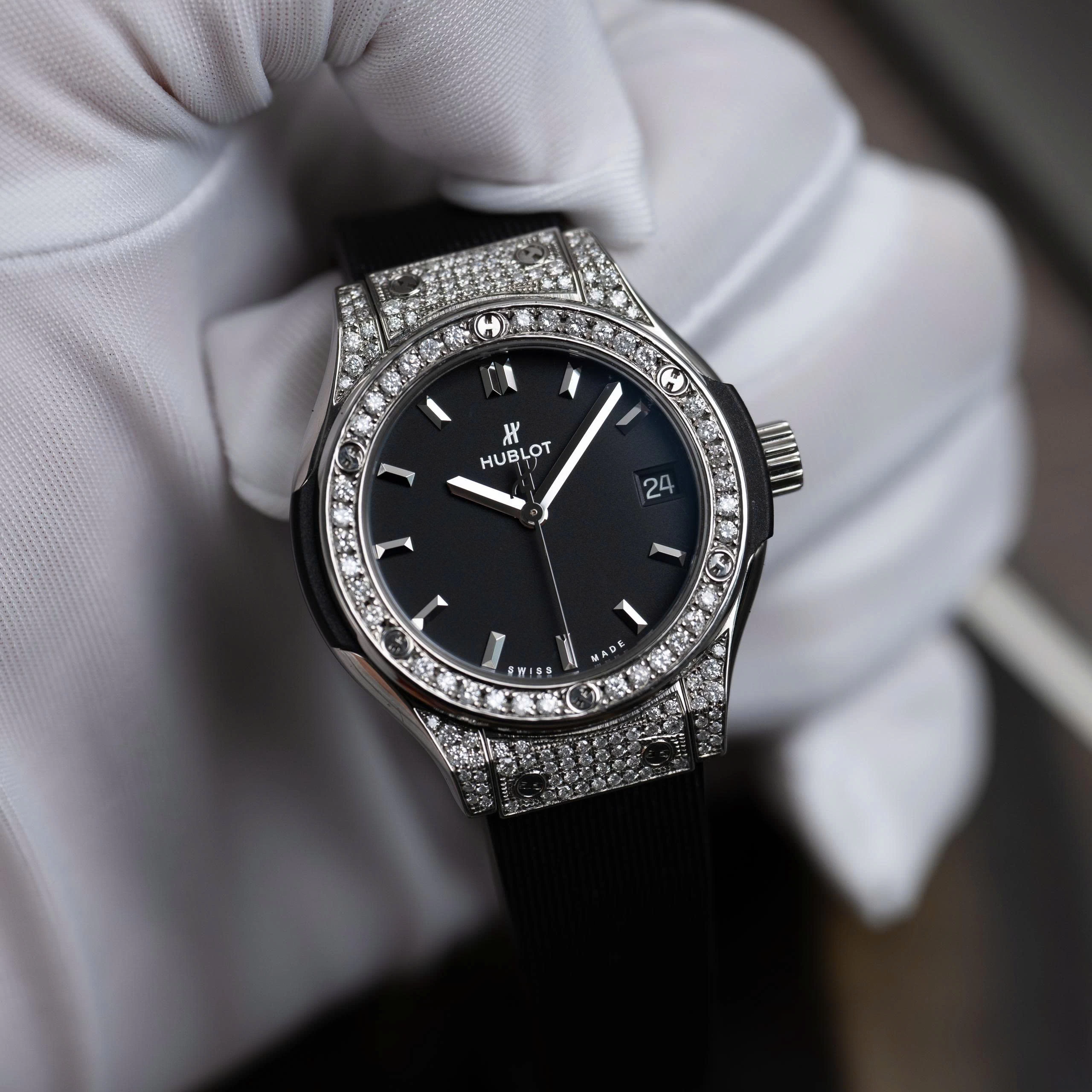 Hublot Classic Fusion Titanium 33mm Ref. 581.NX.1171.RX "Custom Full Pavé" – Black Dial