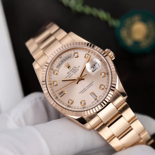 Rolex Oyster Perpetual Day-Date 36 Ref. 118205 – Everose Gold – Sundust Diamond Dial