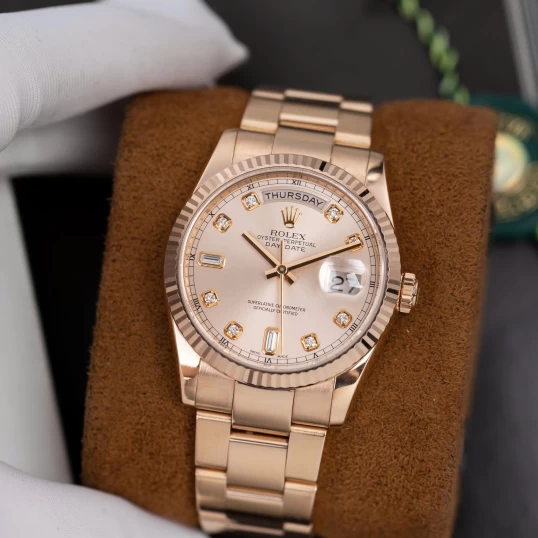 Rolex Oyster Perpetual Day-Date 36 Ref. 118205 – Everose Gold – Sundust Diamond Dial