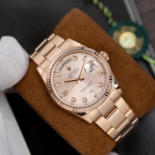 Rolex Oyster Perpetual Day-Date 36 Ref. 118205 – Everose Gold – Sundust Diamond Dial