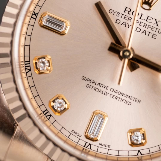Rolex Oyster Perpetual Day-Date 36 Ref. 118205 – Everose Gold – Sundust Diamond Dial