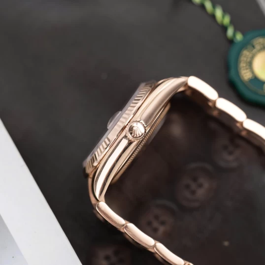 Rolex Oyster Perpetual Day-Date 36 Ref. 118205 – Everose Gold – Sundust Diamond Dial