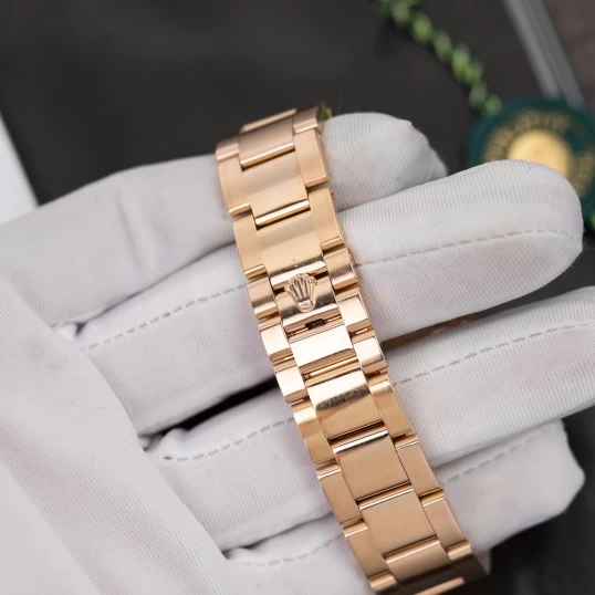 Rolex Oyster Perpetual Day-Date 36 Ref. 118205 – Everose Gold – Sundust Diamond Dial